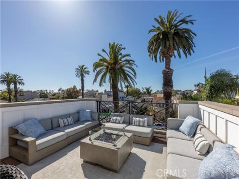 414  9th  , Huntington Beach, CA