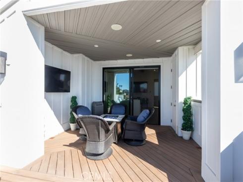 414  9th  , Huntington Beach, CA