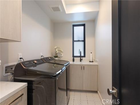 414  9th  , Huntington Beach, CA