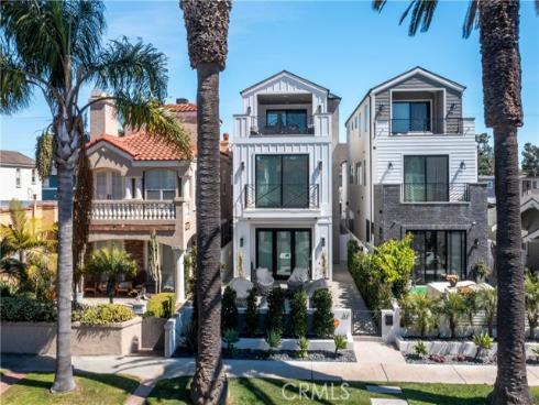 414  9th  , Huntington Beach, CA