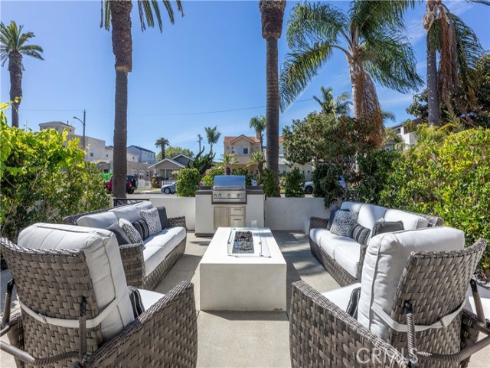 414  9th  , Huntington Beach, CA