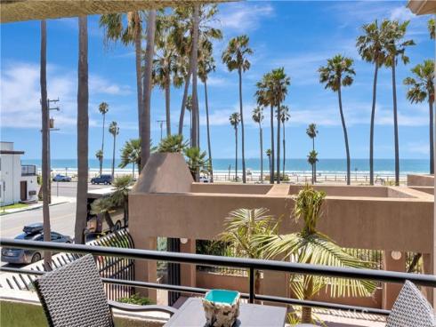 1200 Pacific Coast Highway 209