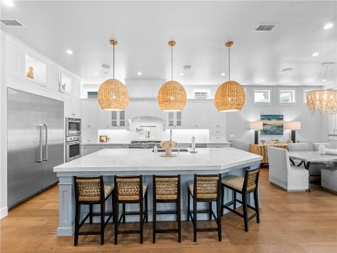 817  Main   Street, Huntington Beach, CA