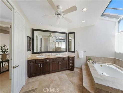 19076 Stonehurst , Huntington Beach, CA