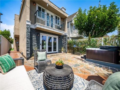 215  Knoxville   Avenue, Huntington Beach, CA