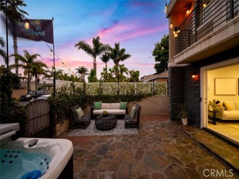 215  Knoxville   Avenue, Huntington Beach, CA