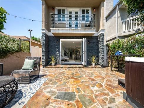 215  Knoxville   Avenue, Huntington Beach, CA