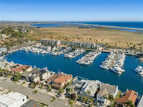 17033 Edgewater Lane, Huntington Beach, CA