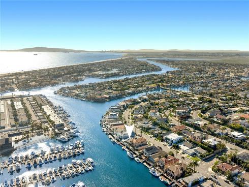 17033 Edgewater Lane, Huntington Beach, CA