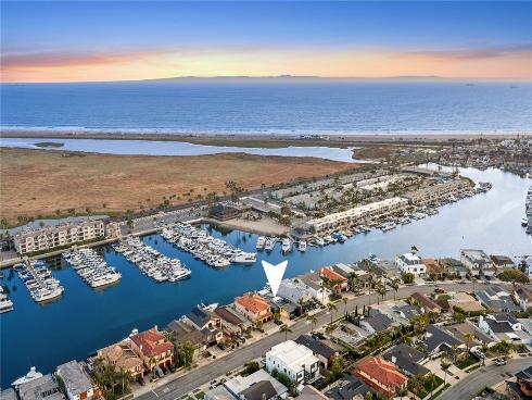 17033 Edgewater Lane, Huntington Beach, CA