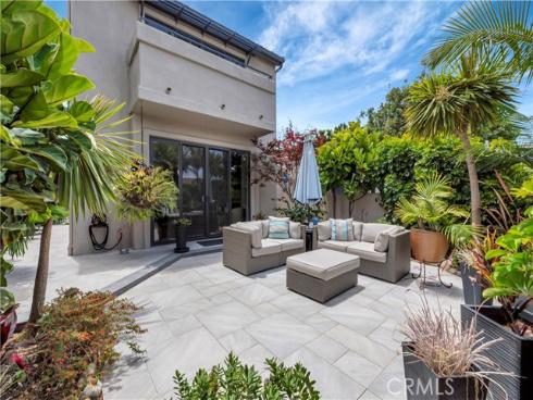 212 Hartford Avenue, Huntington Beach, CA