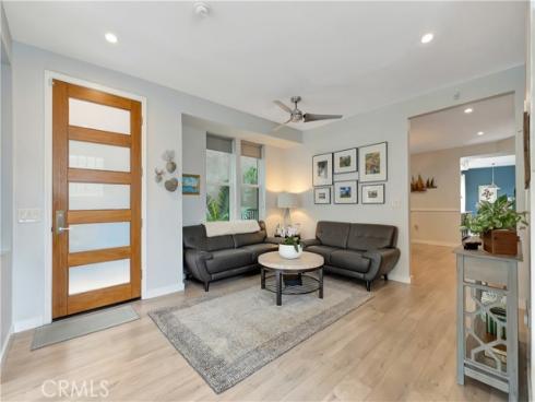212 Hartford Avenue, Huntington Beach, CA