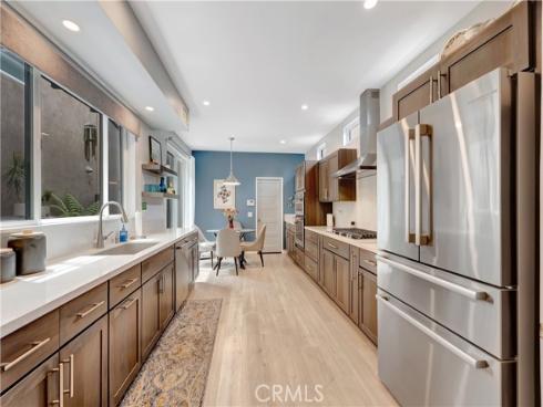 212 Hartford Avenue, Huntington Beach, CA