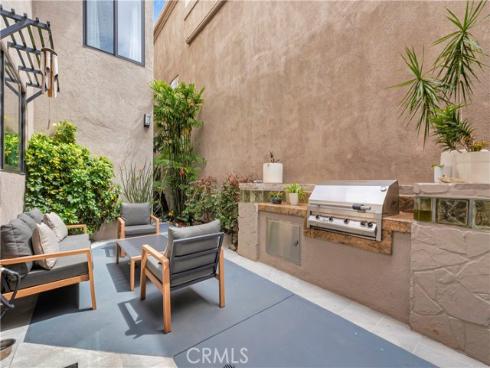 212 Hartford Avenue, Huntington Beach, CA