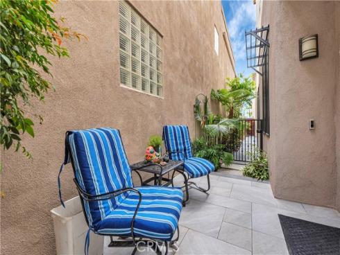 212 Hartford Avenue, Huntington Beach, CA