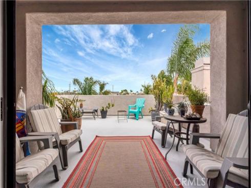 212 Hartford Avenue, Huntington Beach, CA