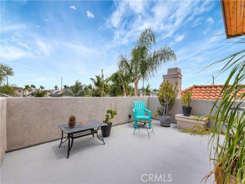 212 Hartford Avenue, Huntington Beach, CA