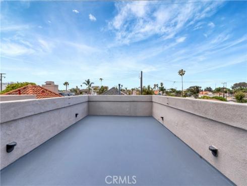 212 Hartford Avenue, Huntington Beach, CA