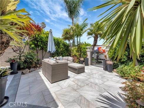 212 Hartford Avenue, Huntington Beach, CA