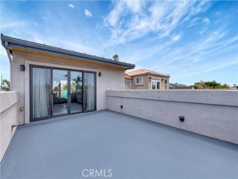 212 Hartford Avenue, Huntington Beach, CA