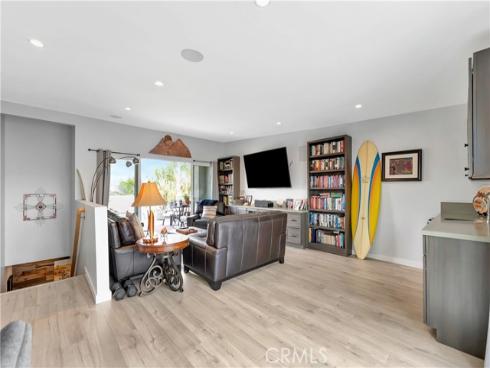212 Hartford Avenue, Huntington Beach, CA