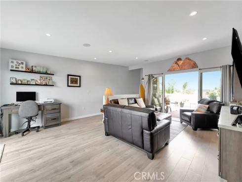 212 Hartford Avenue, Huntington Beach, CA