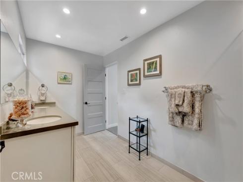 212 Hartford Avenue, Huntington Beach, CA