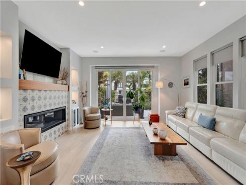 212 Hartford Avenue, Huntington Beach, CA