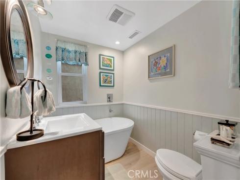 212 Hartford Avenue, Huntington Beach, CA