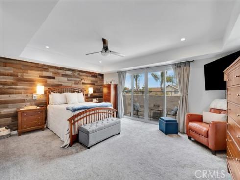 212 Hartford Avenue, Huntington Beach, CA