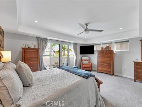 212 Hartford Avenue, Huntington Beach, CA