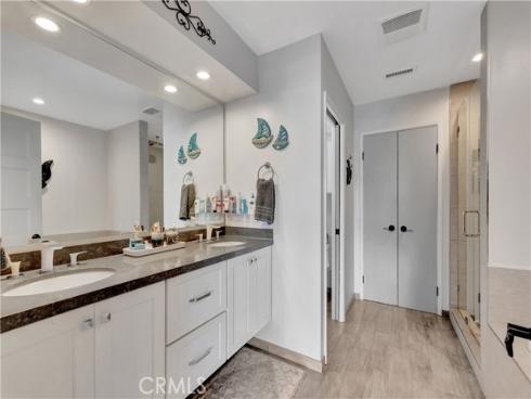 212 Hartford Avenue, Huntington Beach, CA