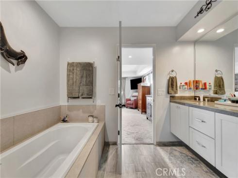 212 Hartford Avenue, Huntington Beach, CA