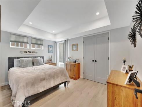 212 Hartford Avenue, Huntington Beach, CA