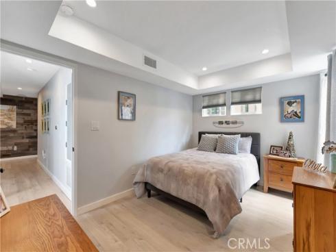 212 Hartford Avenue, Huntington Beach, CA