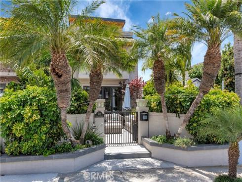 212 Hartford Avenue, Huntington Beach, CA