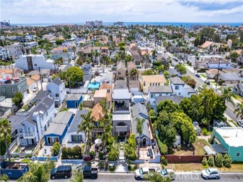 212 Hartford Avenue, Huntington Beach, CA