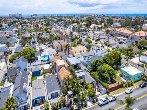 212 Hartford Avenue, Huntington Beach, CA
