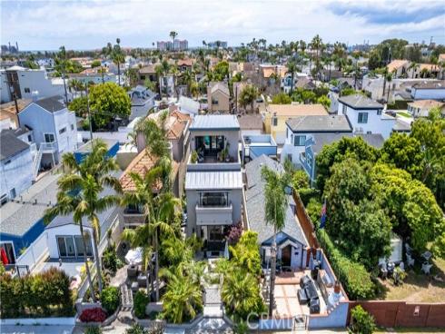 212 Hartford Avenue, Huntington Beach, CA