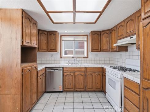 17081 Kampen Lane, Huntington Beach, CA