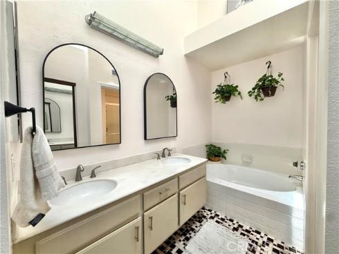 7402 Yellowtail Drive #204 204 Drive, Huntington Beach, CA