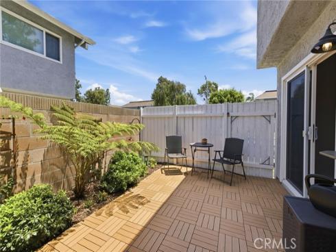 9717 Pettswood #6 Drive, Huntington Beach, CA