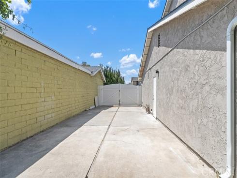9001 Oceanwood Drive, Huntington Beach, CA