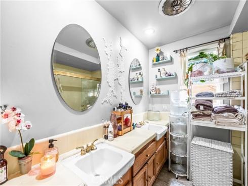 21661 Kaneohe , Huntington Beach, CA