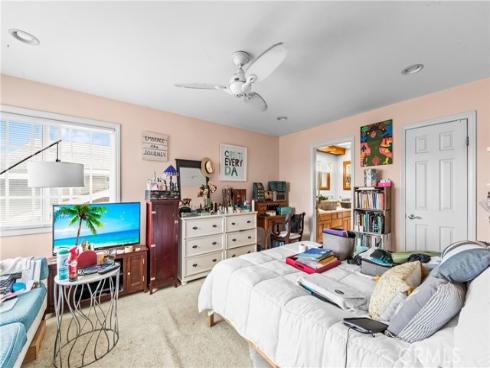 21661 Kaneohe , Huntington Beach, CA