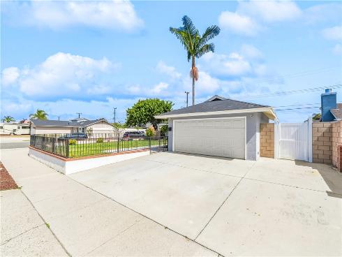 5921 Chinook Drive, Huntington Beach, CA