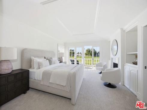 19382 Woodlands Drive, Huntington Beach, CA