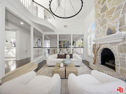 19382 Woodlands Drive, Huntington Beach, CA