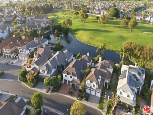 19382 Woodlands Drive, Huntington Beach, CA