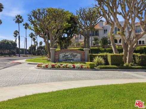 19382 Woodlands Drive, Huntington Beach, CA